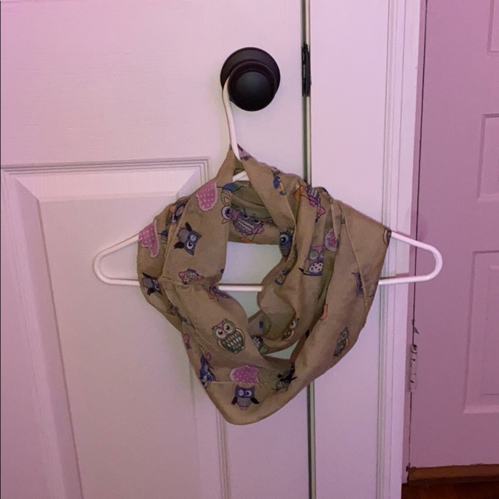 Tan owl scarf